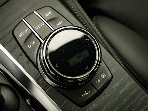 Used 2023 BMW 540i xDrive w/ Executive Package image 38