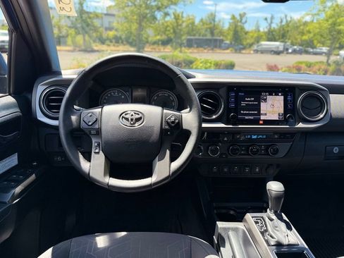 Used 2017 Toyota Tacoma TRD Off-Road AWD/4WD image 24