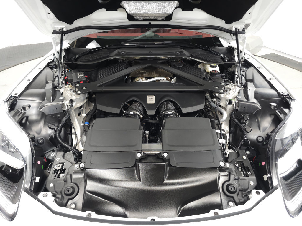 Used 2025 Aston Martin DB12 Coupe RWD image 39