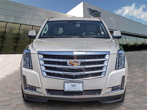 Used 2015 Cadillac Escalade Luxury image 8
