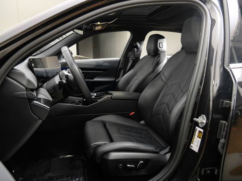 Used 2025 BMW 530i RWD image 43