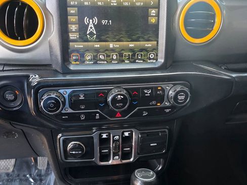 Used 2018 Jeep Wrangler Unlimited Sahara AWD/4WD image 20