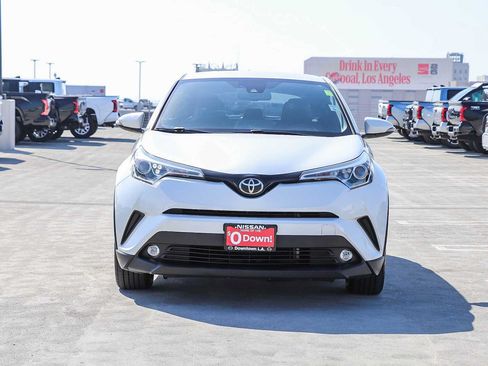 Used 2019 Toyota C-HR Limited FWD image 2