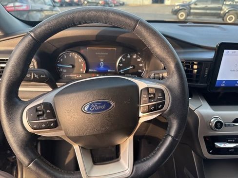 Used 2022 Ford Explorer XLT w/ Equipment Group 202A image 22
