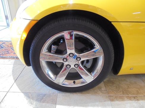 Used 2007 Pontiac Solstice Convertible RWD image 23