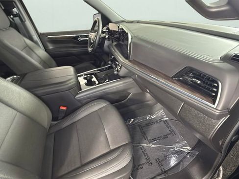 Used 2025 Chevrolet Suburban LS image 38