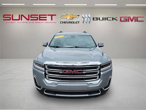 Certified 2023 GMC Acadia SLT FWD image 2