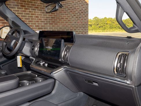 New 2025 Ford Expedition Platinum w/ Stealth Performance Package image 31