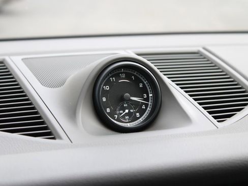 Used 2025 Porsche Macan image 19