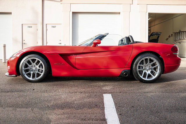 Used 2003 Dodge Viper SRT-10 RWD image 2