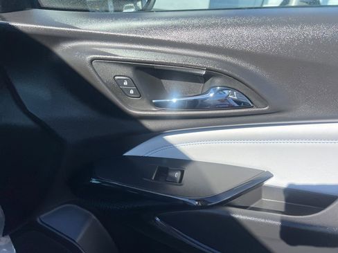 Used 2025 Chevrolet Trax LT image 32