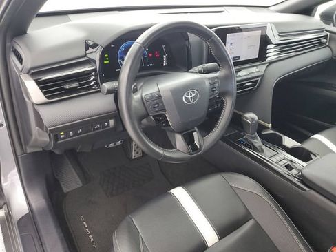 Used 2025 Toyota Camry SE w/ Convenience Package FWD image 18