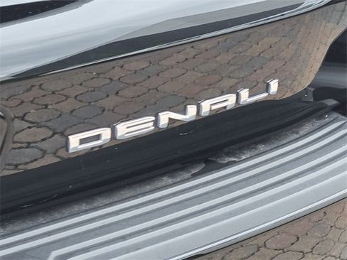 Used 2024 GMC Yukon Denali Ultimate image 9