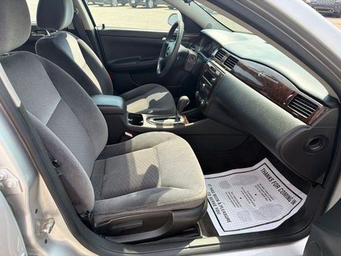 Used 2016 Chevrolet Impala LT FWD image 19