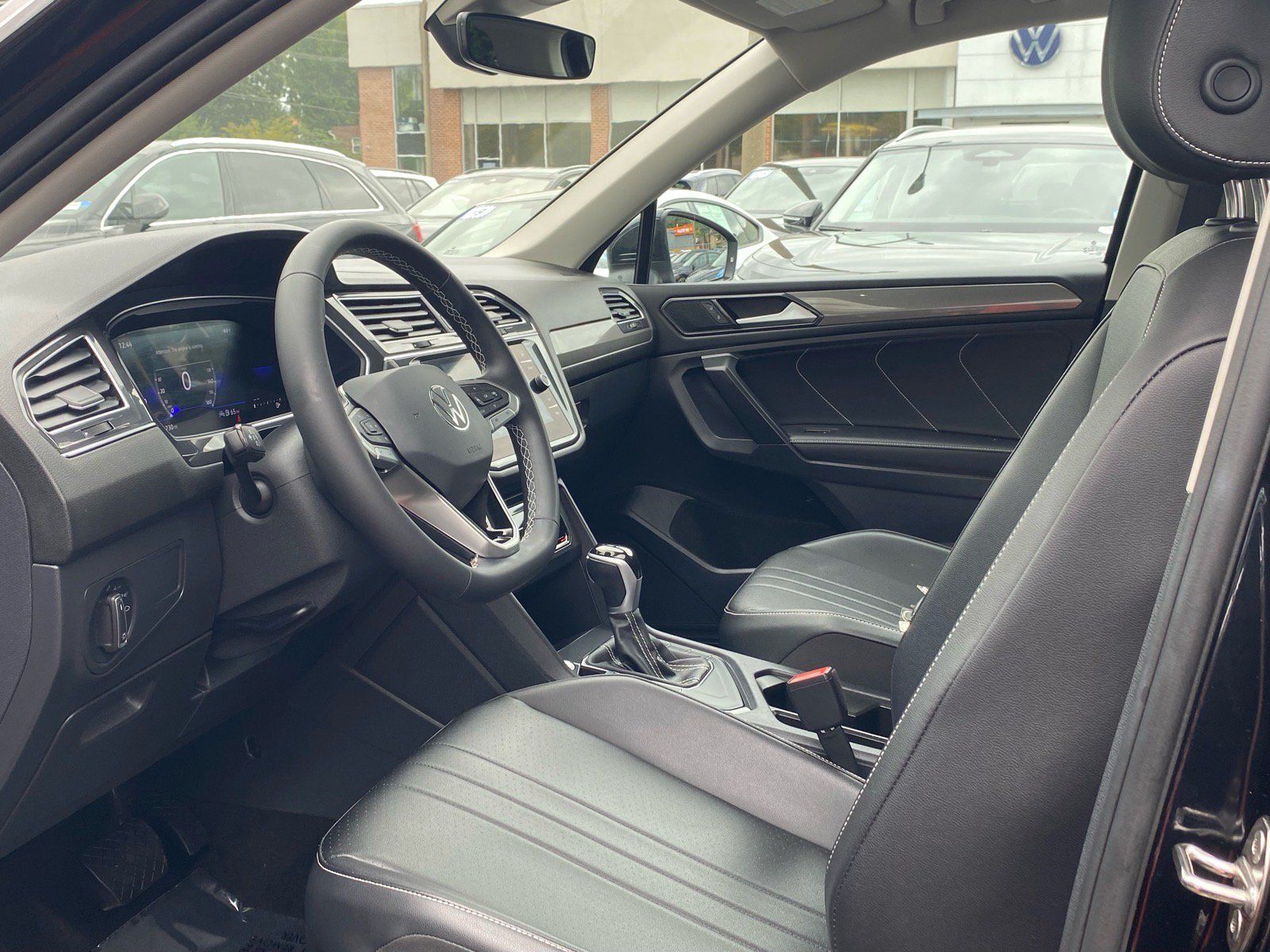 Certified 2023 Volkswagen Tiguan SE w/ Panoramic Sunroof Package FWD image 13