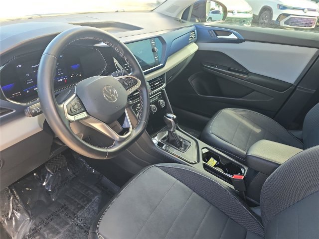 Used 2023 Volkswagen Taos SE FWD image 16