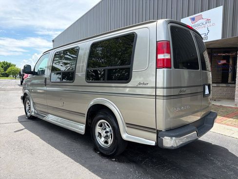 Used 2003 GMC Savana 1500 w/ Preferred Equipment Group 3 RWD image 3