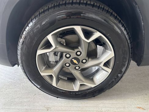 Used 2025 Chevrolet Trax LT FWD image 30
