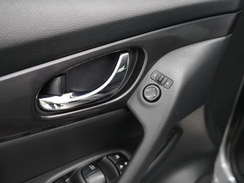Used 2020 Nissan Rogue SV AWD/4WD image 10