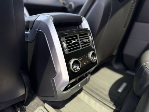 Used 2019 Land Rover Range Rover Sport SVR AWD/4WD image 18