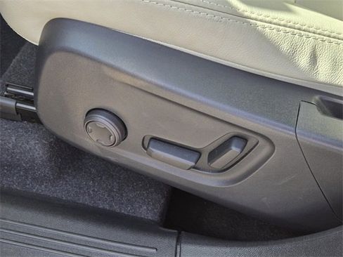 Certified 2023 Volvo XC40 B5 Plus w/ Protection Package Premier image 24