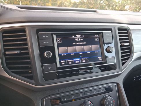 Used 2023 Volkswagen Atlas Cross Sport SE FWD image 21