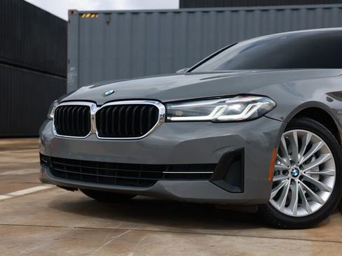 Used 2021 BMW 530i w/ Convenience Package image 40