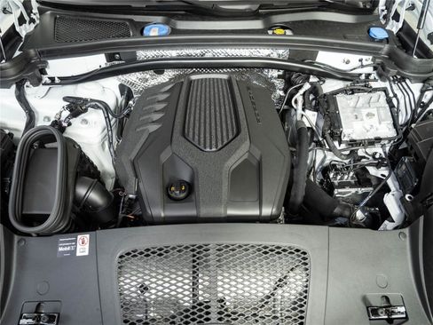 New 2026 Porsche Macan Turbo AWD/4WD image 35