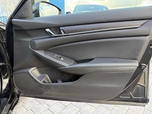 Used 2019 Honda Accord EX image 11