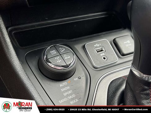 Used 2020 Jeep Cherokee Trailhawk w/ Cold Weather Group AWD/4WD image 23