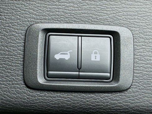 Used 2025 Mitsubishi Outlander SE image 30