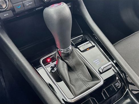 Used 2024 Jeep Compass Limited w/ Elite Group AWD/4WD image 17