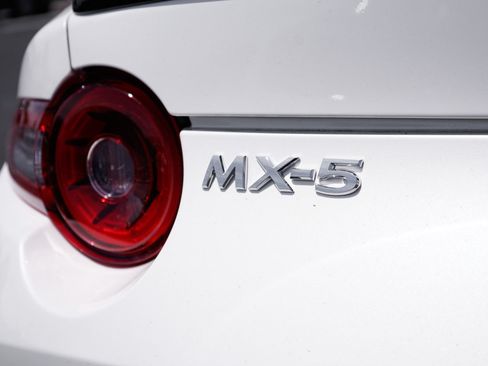New 2026 MAZDA MX-5 Miata Club w/ Appearance Package RWD image 9