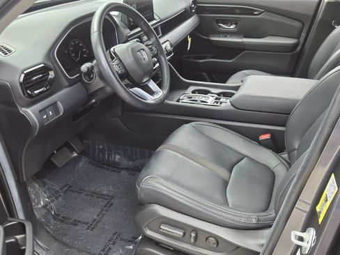Certified 2025 Honda Pilot Touring image 11