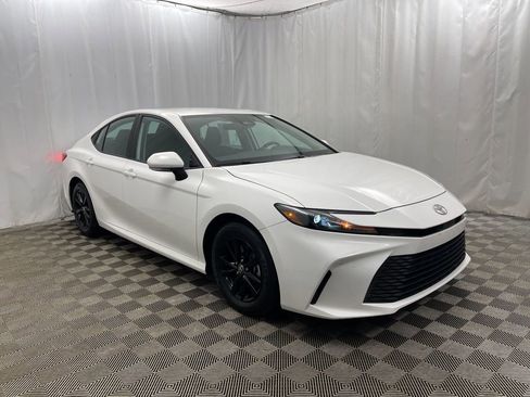 Used 2025 Toyota Camry LE image 2