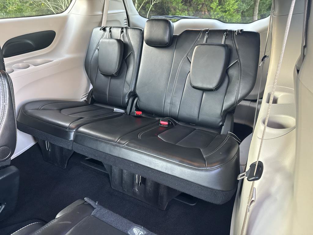 Used 2024 Chrysler Pacifica Touring-L FWD image 27
