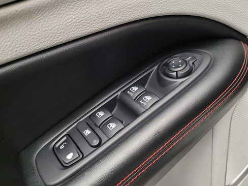Used 2018 Jeep Compass Limited w/ Navigation Group FWD image 27
