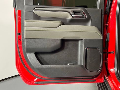 Used 2024 Chevrolet Silverado 2500 ZR2 w/ Technology Package image 16