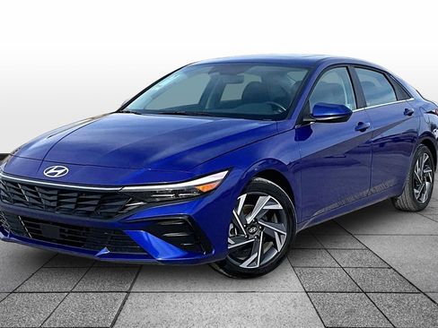 Used 2025 Hyundai Elantra SEL image 1