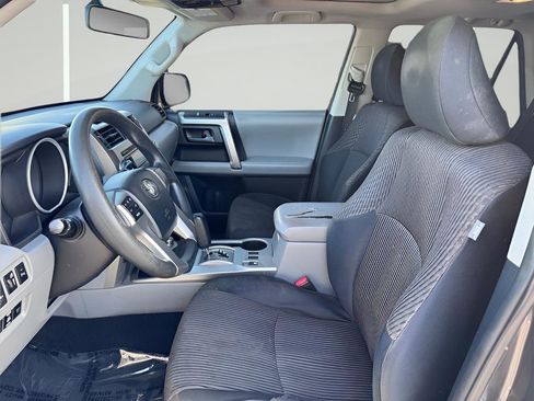Used 2013 Toyota 4Runner SR5 w/ Convenience Pkg image 10