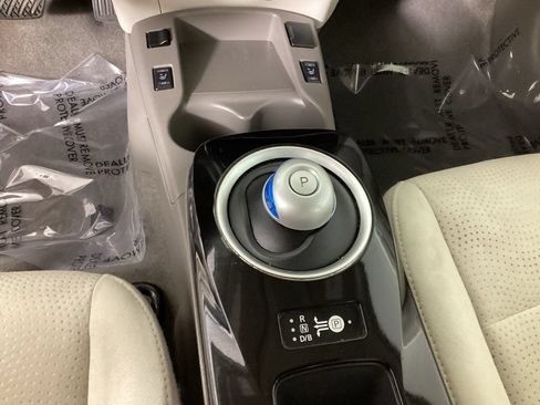 Used 2015 Nissan Leaf SV FWD image 17