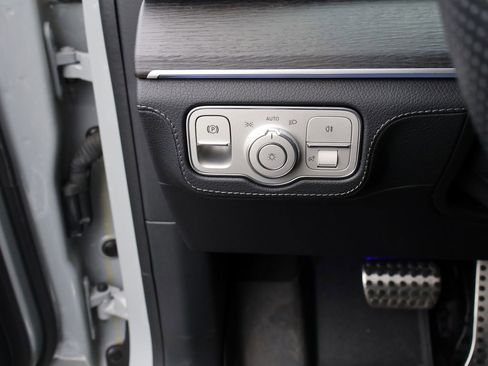 Used 2024 Mercedes-Benz GLS 580 4MATIC image 39