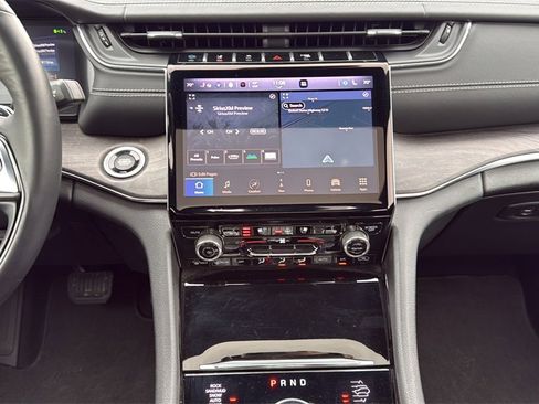 Used 2022 Jeep Grand Cherokee Overland w/ Advanced Protech Group III image 16