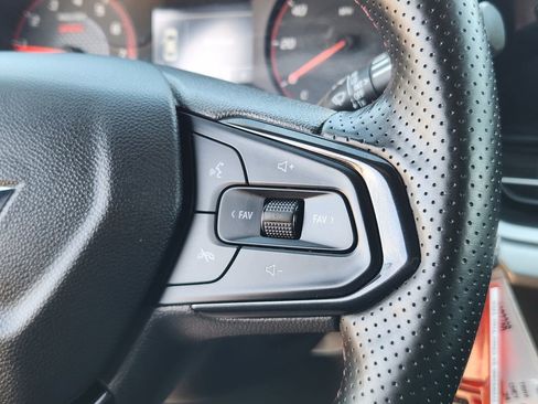 Used 2024 Chevrolet Trax RS image 32