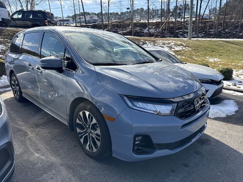 Used 2025 Honda Odyssey Elite image 2