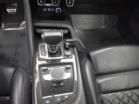 Used 2017 Audi R8 V10 w/ Carbon Exterior Package AWD/4WD image 8