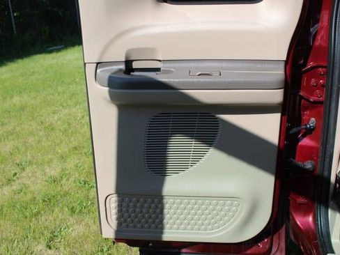 Used 2000 Ford F250 Lariat image 25