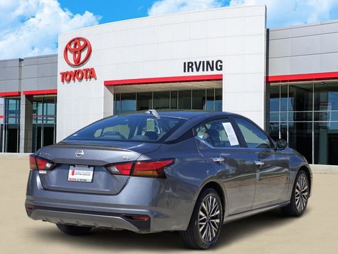 Used 2024 Nissan Altima 2.5 SV FWD image 4