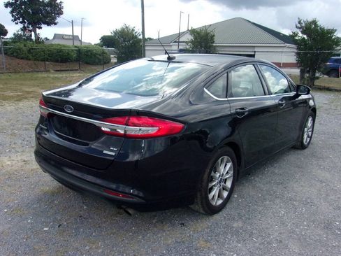 Used 2017 Ford Fusion SE w/ Fusion SE Technology Package FWD image 7