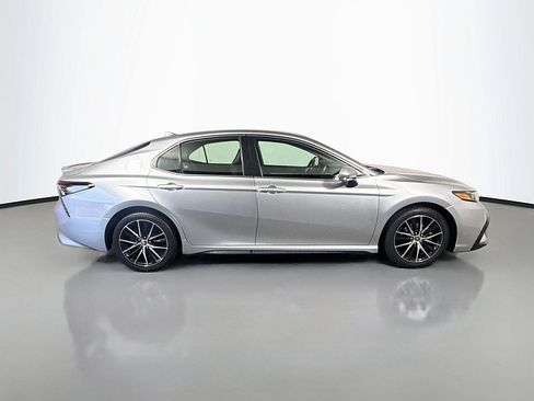 Used 2022 Toyota Camry SE FWD image 8